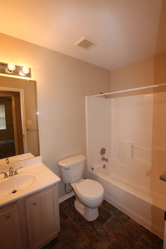 Building Photo - COMING SOON-Spacious 3 Bedroom in Whitehouse!