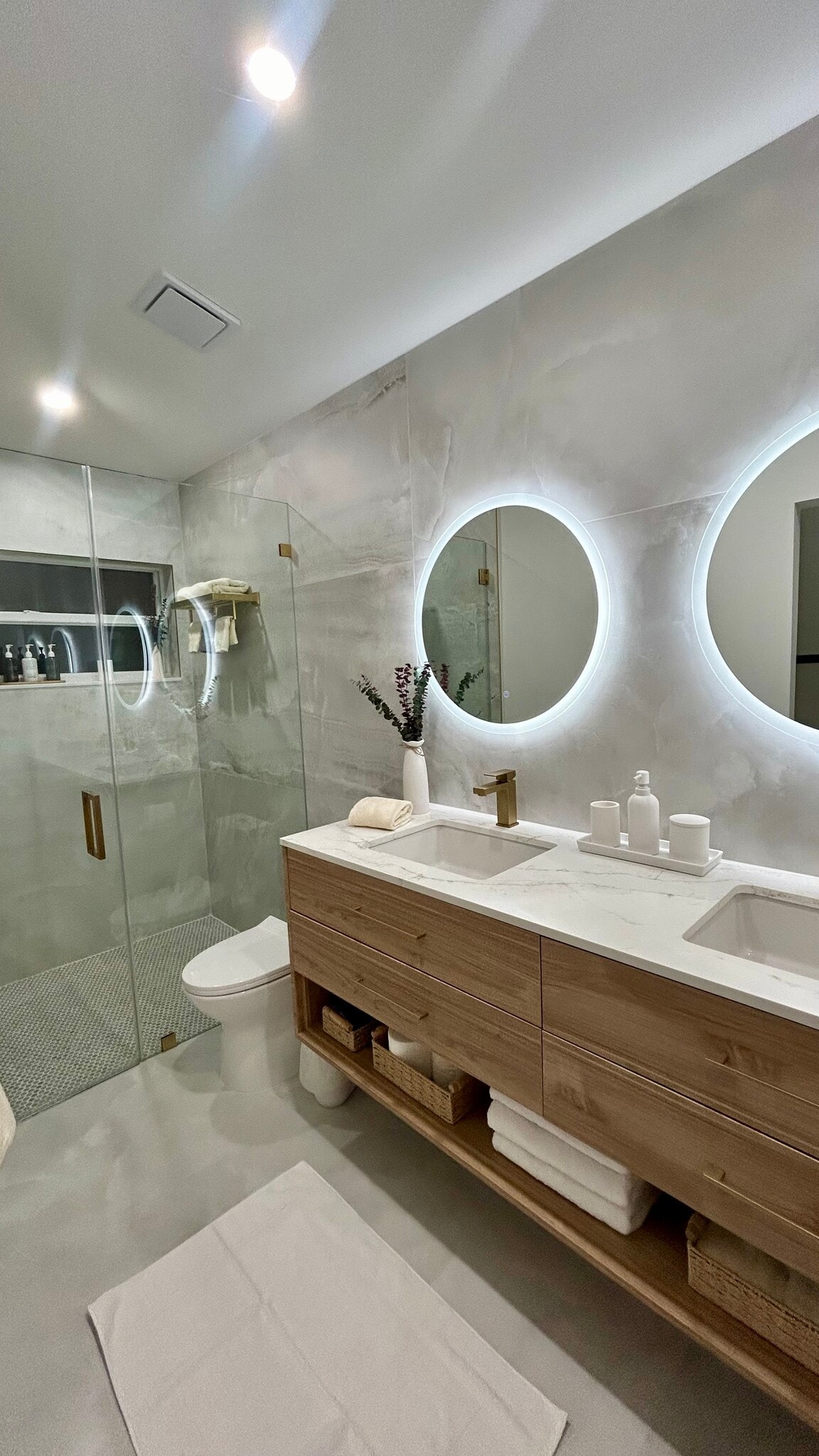 Building Photo - 6205 SE Circle St