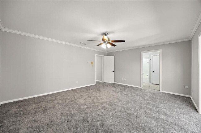 Building Photo - 627 Chadbourne Ct