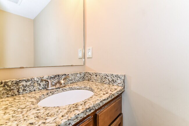Building Photo - 7551 Rogers Dr