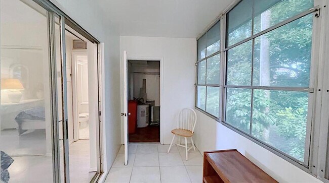 Building Photo - 1200 Colonnades Dr