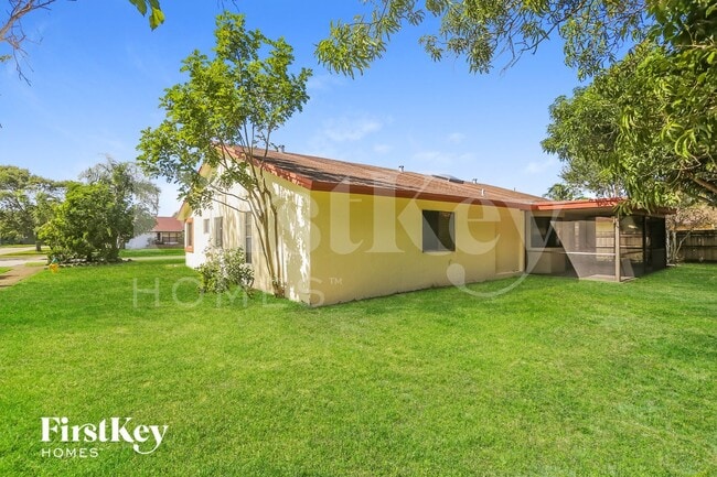 Building Photo - 1013 SW 49th Ave