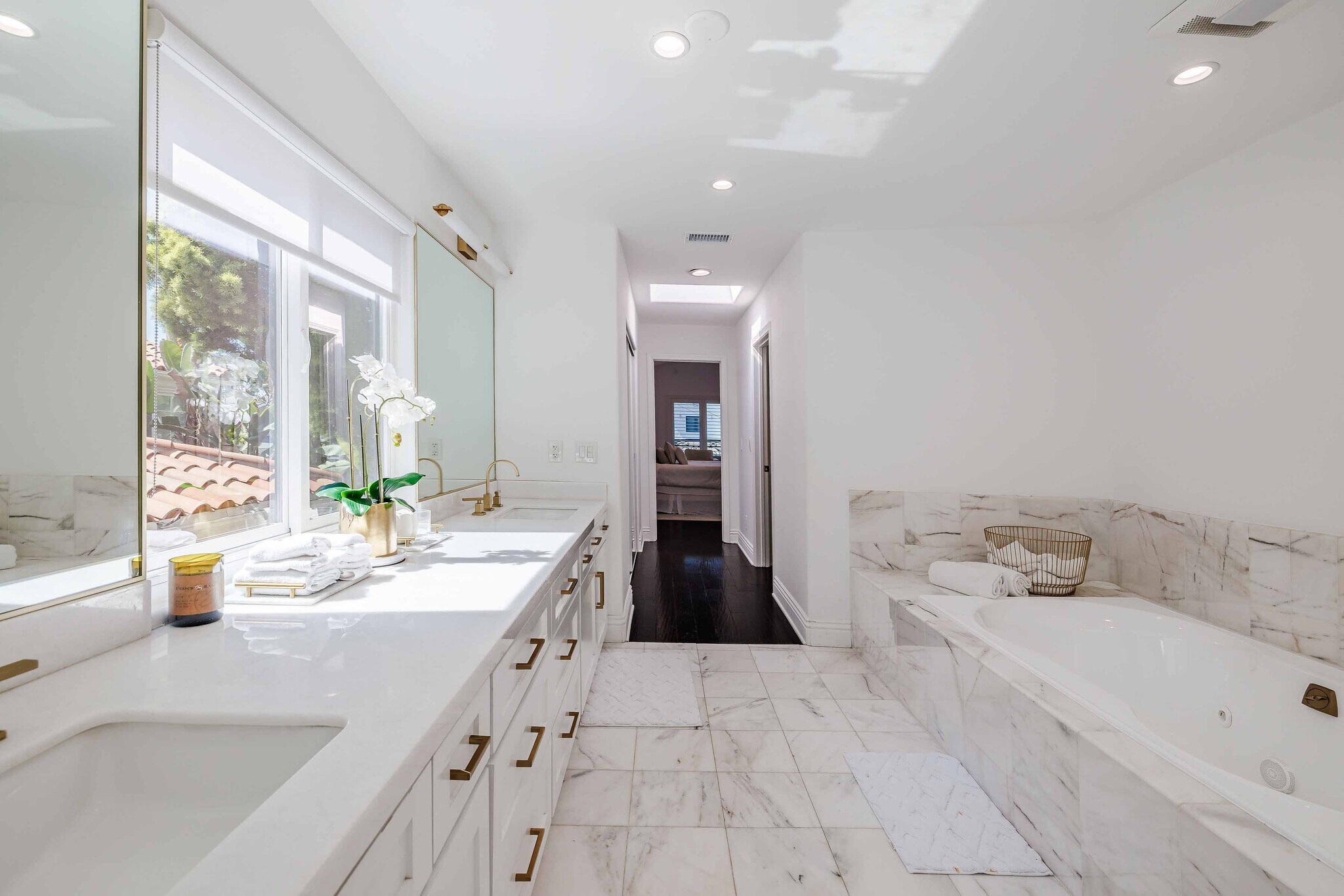 Building Photo - 1554 Mathews Ave