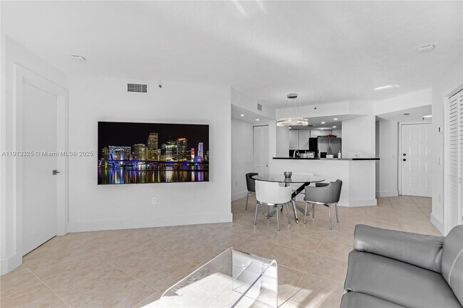 Building Photo - 5880 Collins Ave