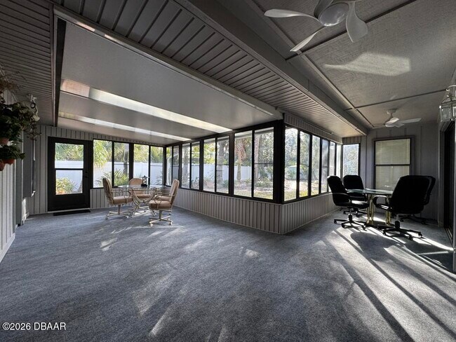 Building Photo - 1508 Poplar Dr