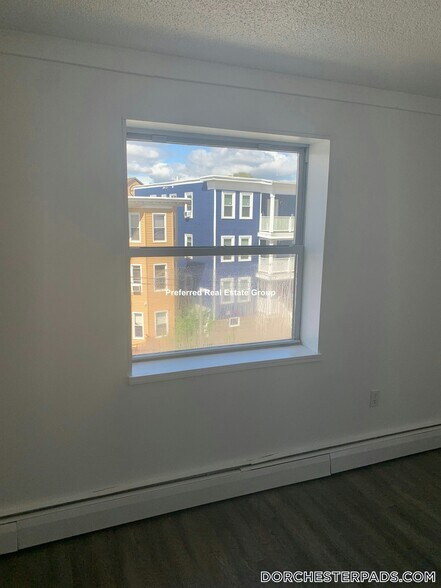 Building Photo - 65 Nightingale St