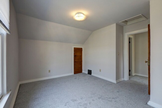 Building Photo - 824 NE Ravenna Blvd