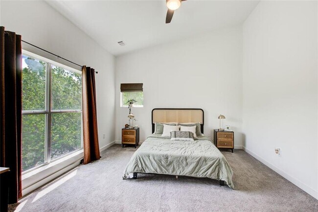 Building Photo - 241 Maynard Terrace SE