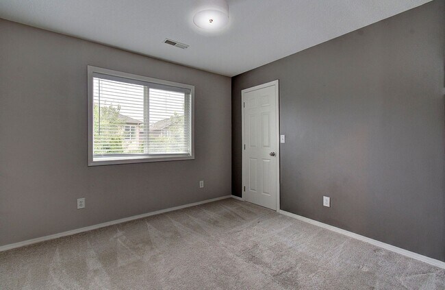 Building Photo - Large 2 Story 4bd 2.5ba Home in Vancouver