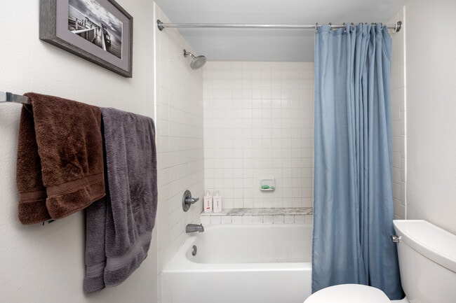 Building Photo - 1000 W Horatio St