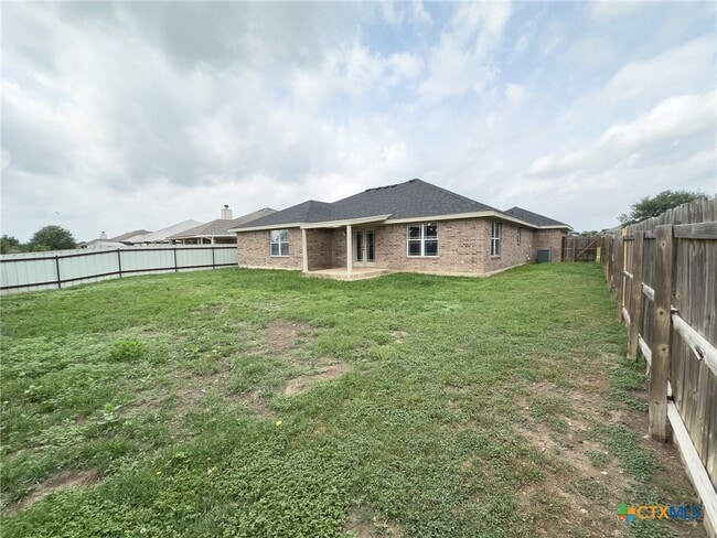 Building Photo - 308 Oak Ridge Dr