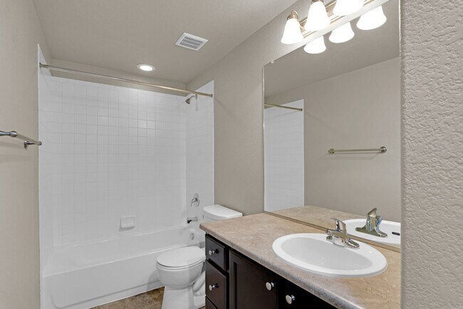 Building Photo - Beautiful home available to move in 08/04/...