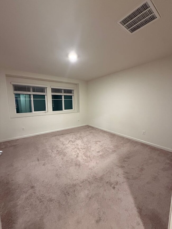 Building Photo - Half month Off!  Nice home with a huge back yard