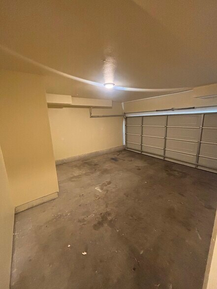Building Photo - 533 W 93rd St
