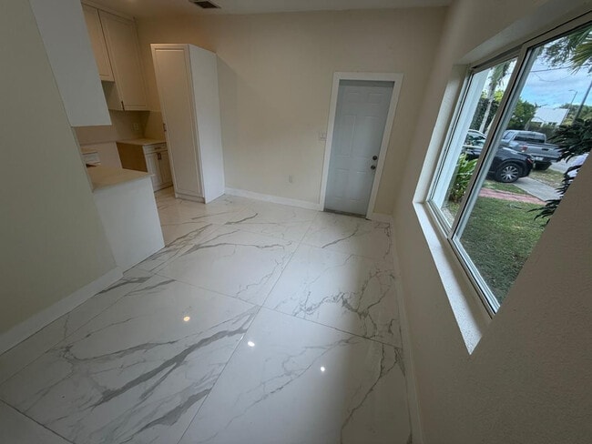 Building Photo - 6410 NW Miami Ct