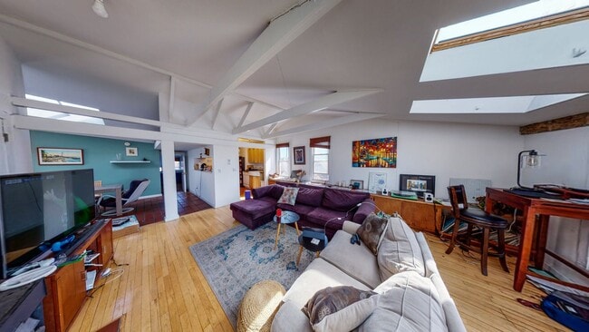 Building Photo - East Rock 3BR/2BA Penthouse | Private Sky Terrace | Vaulted Ceilings | Walk to Yale SOM