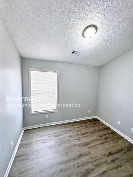 Building Photo - 8625 Thomas Ln