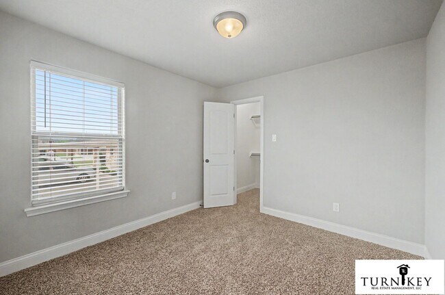 Building Photo - 158-160 Crossbow Ct