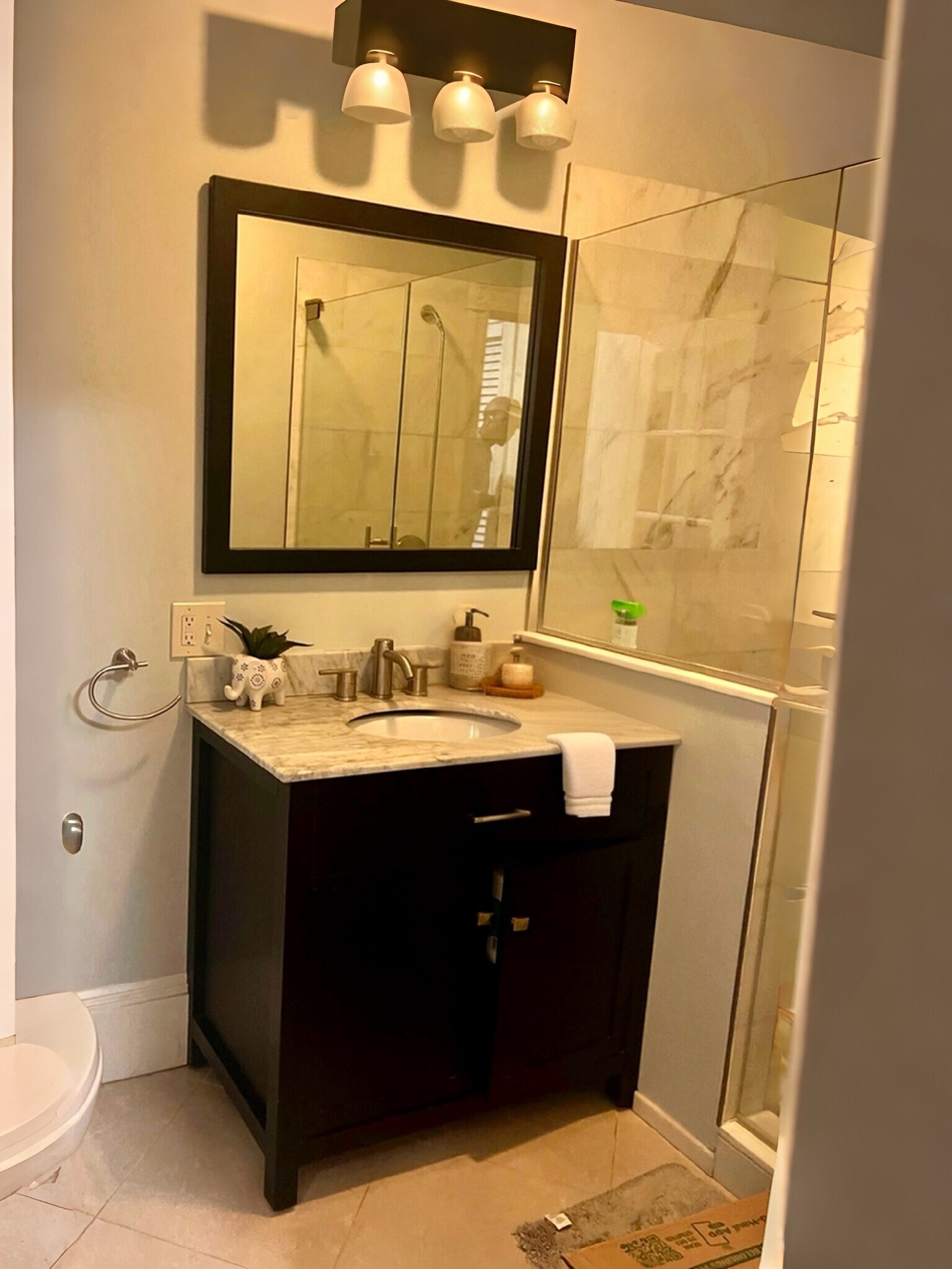 Building Photo - 72 Bakersfield St