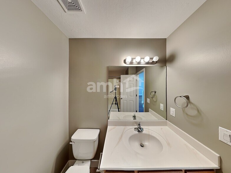 Building Photo - 1968 S 1550 W