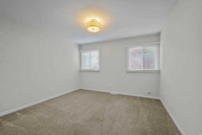 Building Photo - 2500-2502 Green Bay Rd