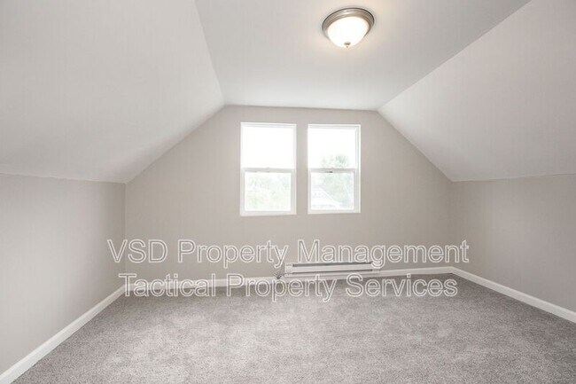 Building Photo - 3694 E 147th St