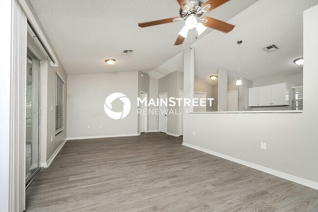Building Photo - 3 Bedroom Pet-Friendly Home in Winter Have...