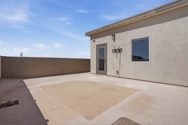 Building Photo - 7471 E Paraiso Dr