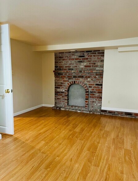 Building Photo - 2071 Clinton Ave