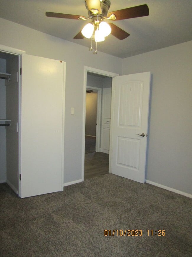 Building Photo - Great home located on the eastside, walking distance to MacArthur Schools.