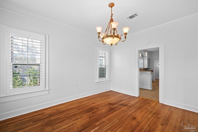 Building Photo - 1818 E Lakeview Ave