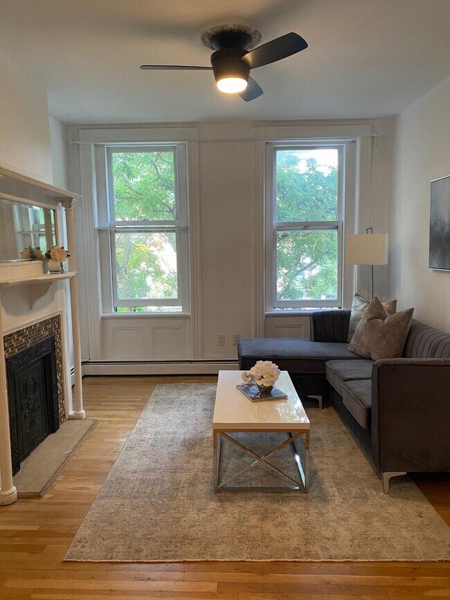 Building Photo - 97 Bright St