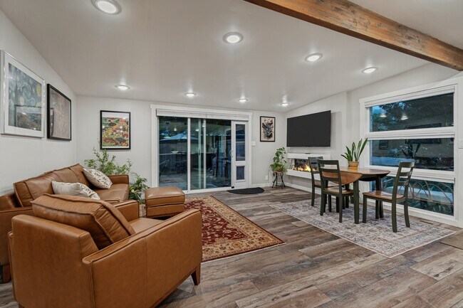 Building Photo - 2065 E Bo Mar Dr