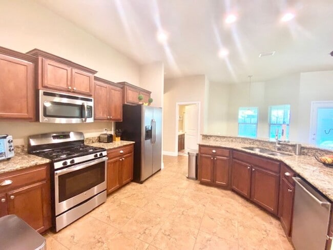 Building Photo - 6040 Trestle St