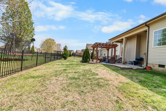 Building Photo - 951 Willow Circle