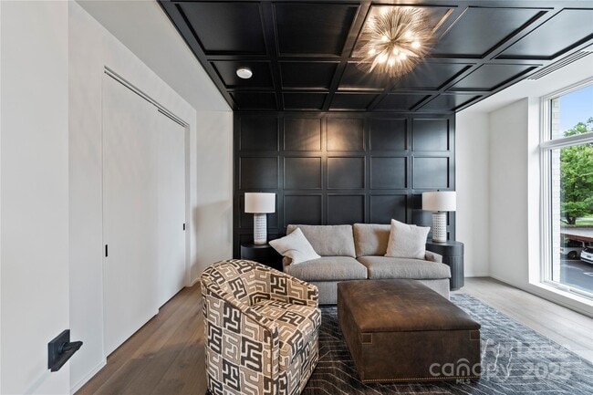 Building Photo - 1500 Queens Rd