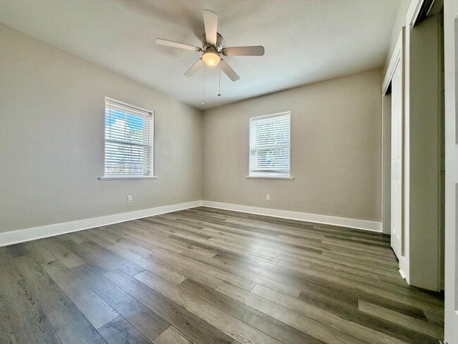 Building Photo - 103 4th St SE