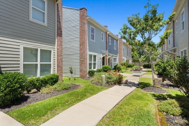 Building Photo - 515 Division St