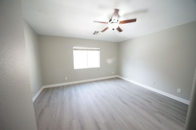 Building Photo - SHOWINGS AVAILABLE NOW