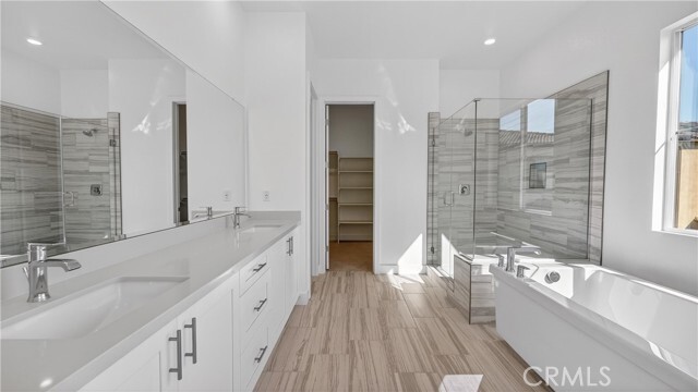 Building Photo - 107 Pansy