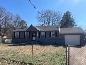 Building Photo - 1231 Pera Ave