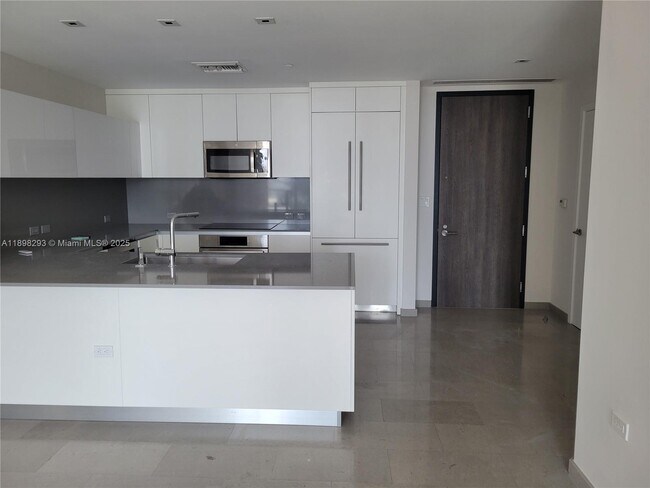 Building Photo - 88 SW 7th St