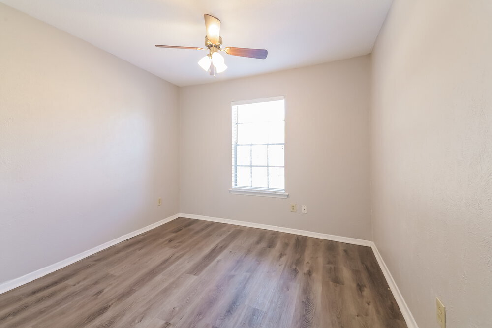 Building Photo - 742 Yale Dr