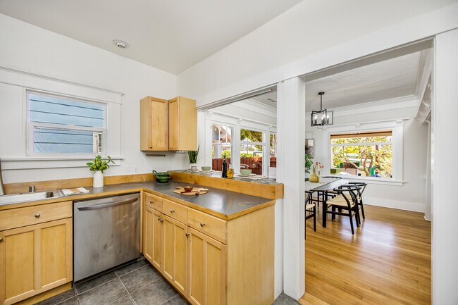 Building Photo - 407 Benton Wy