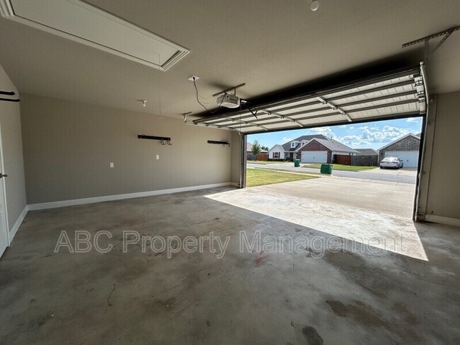 Building Photo - 328 N Otoe St