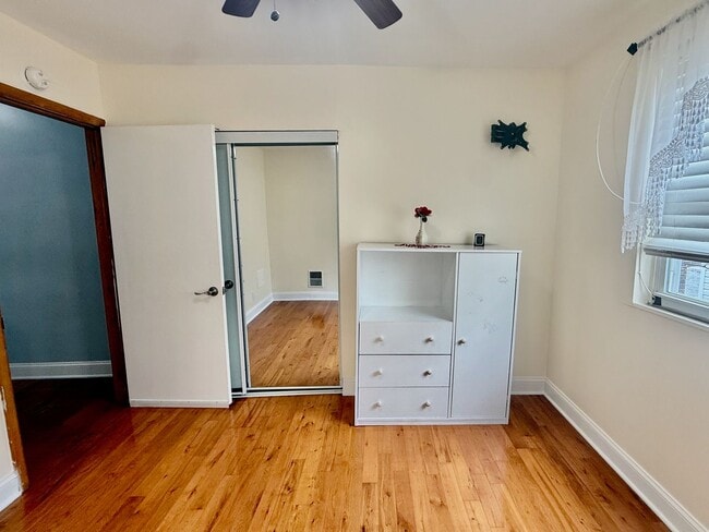 Building Photo - SPACIOUS & MODERN 3 BED/1.5 BA HOUSE w/ Central AC-HARDWOOD Flooring-WASHER/DRYER & Rear PATIO in...