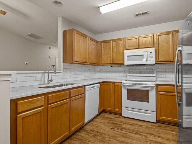 Building Photo - 129 Bathurst Ln
