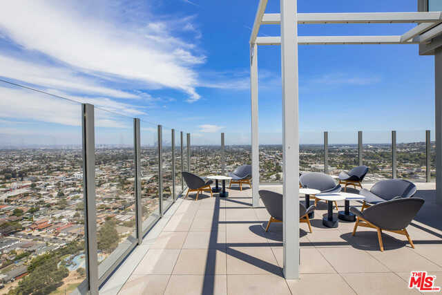 Building Photo - 3311 La Cienega Blvd
