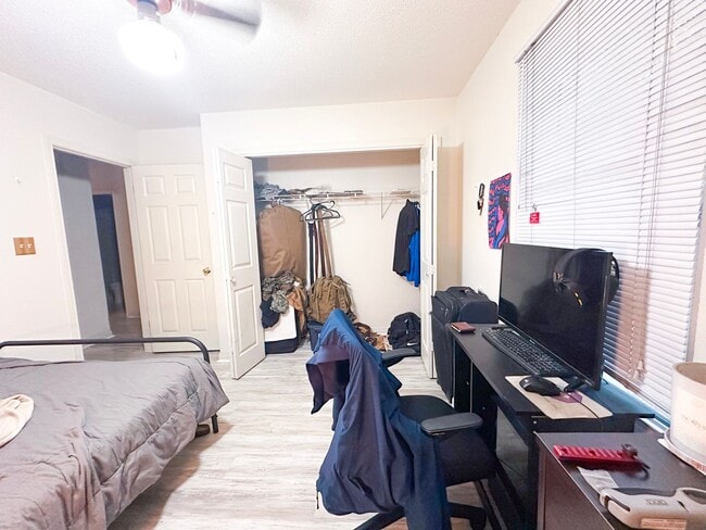 Building Photo - No HOA 3 bedroom home with whole house generator!