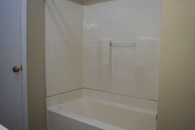 Building Photo - Nice 3 Bedroom 2.5 Bathroom Townhome